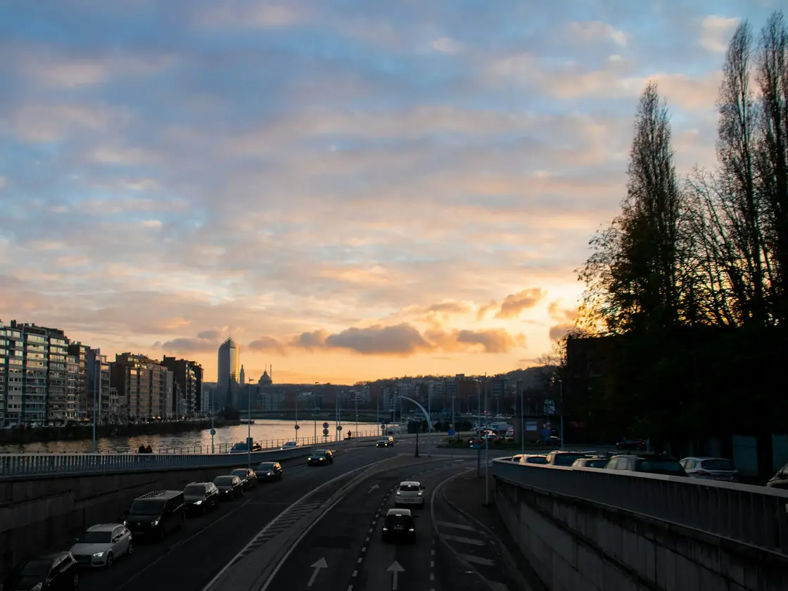 Vue de la Meuse et des quais à Liège, ville où JSD Déménagement-Social est basée